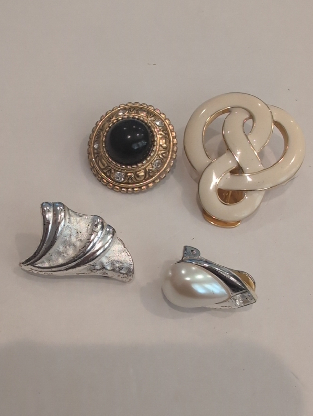 Vendome Single Clip On Earrings